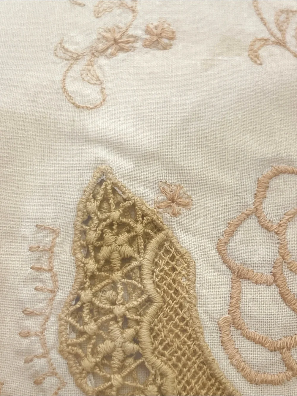 Florence embroidered 100% cotton 66x102 tablecloth with 10 napkins. Vintage.